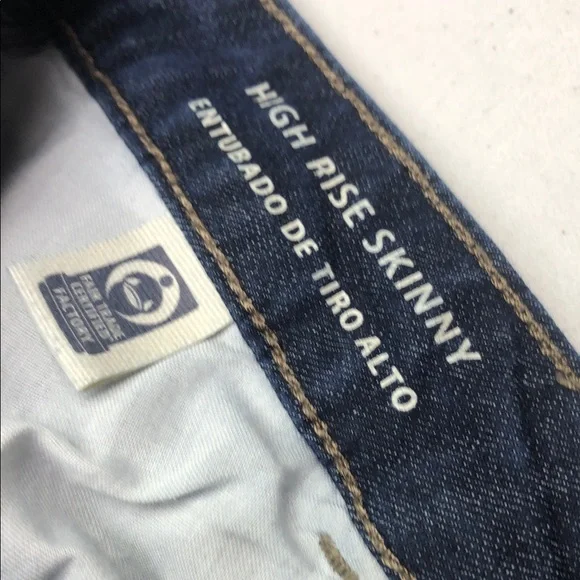 Universal Thread Women's High Rise Blue Jeans - Picture 6 of 11